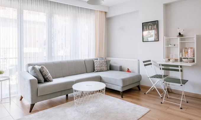 Moda Apartment | Chic Flat w Balcony 5 min to Moda Coast in Kadikoy