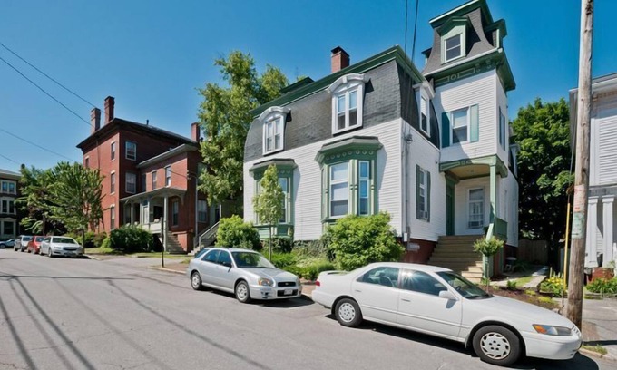 Parkside Apartment | Chic One Bedroom Apartment In Portland's Arts District