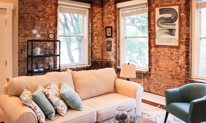 Butchertown Apartment | Chic Rustic Loft minutes from Downtown! Short walk to Lynn Stadium and Breweries