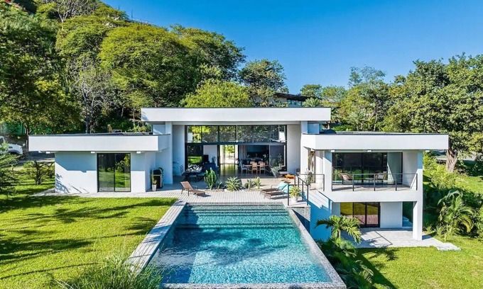 Tamarindo House | Chic Valley Villa with Private Pool and Scenic Jungle Views – Minutes from the Beach
