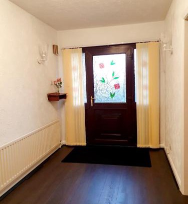 Tamworth Apartment | Chimes-Company & Family Stay, 2 Bedroom House + Free parking