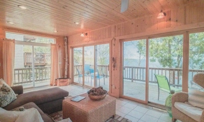 Whipholt House | Chuck’s Lake House on Leech Lake