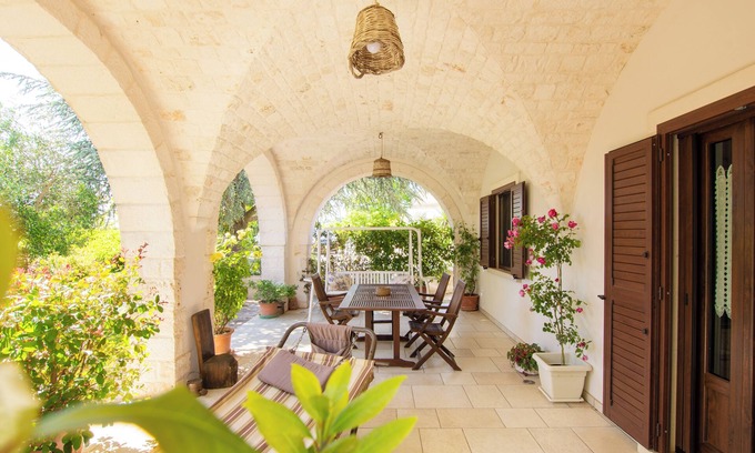 Cisternino House | Cisternino-Trullie and Lamie: Grove in Valle D'Itria, "L'Ulivo" accommodation