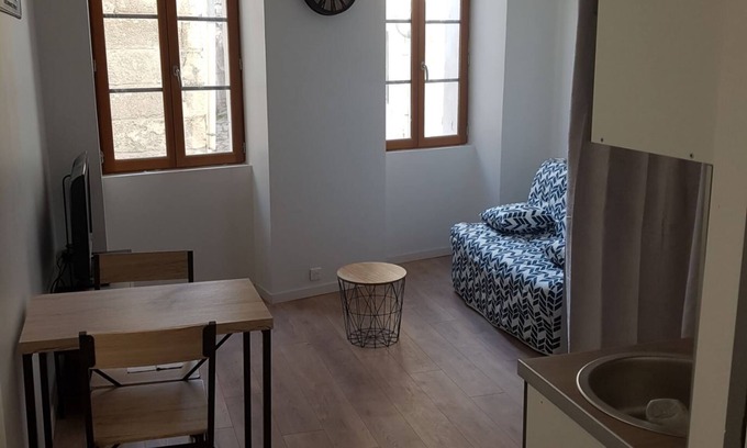 Saintes Apartment | City center studio