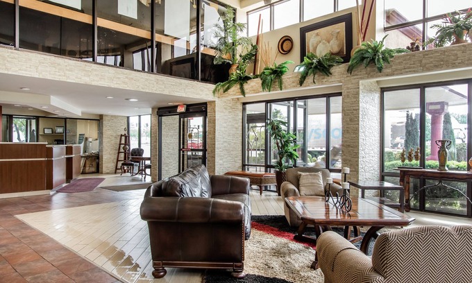 Broken Arrow Hotel | Clarion Hotel Broken Arrow - Tulsa