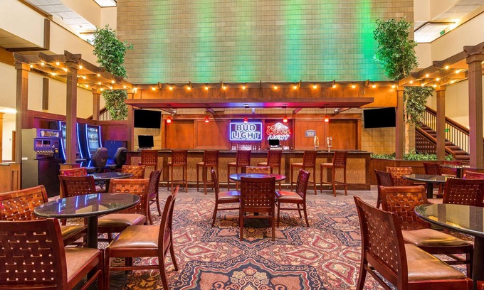 Minot Hotel | Clarion Hotel Convention Center