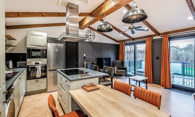 Saintbury Ski Chalet | Claverdon Lodge Premier