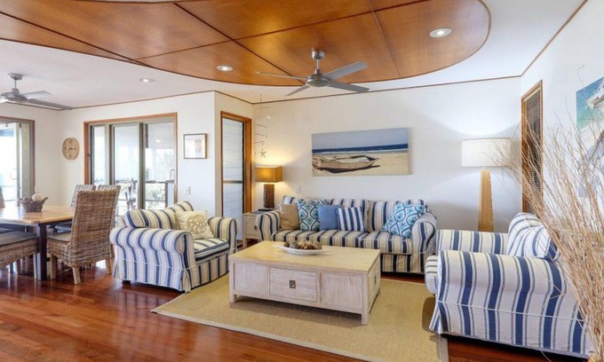 Point Lookout Apartment | Claytons 8 | 3 bed, 2 bath, sensational views, no need for a car! Beachfront :)