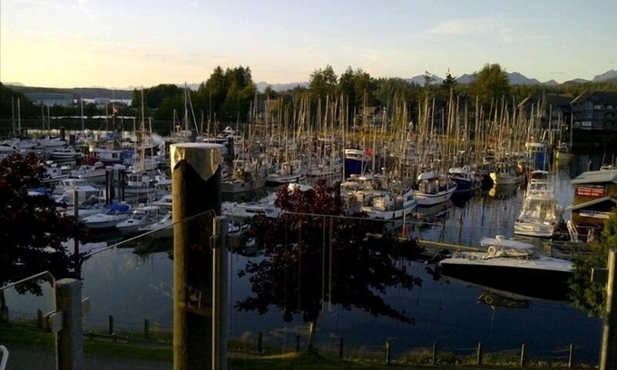 Ucluelet Condo | CLEAN-MODERN-WIFI-HARBOUR & MTN VIEWS-SPACIOUS-SHORT WALK TO TOWN & BEACH TRAILS