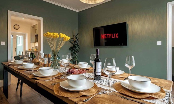 Clifton House | Clifton 4BR - Cinema Room! Sleeps 8 - Hen/Stag Dos