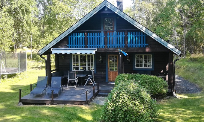Norrtalje House | Close to nature, family-friendly holiday home with sauna and trampoline