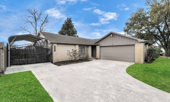 League City House | Coastal Comfort: Moments from the Boardwalk w/gated boat parking!