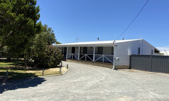 Leeman House | Coastal Days - quiet relaxing getaway