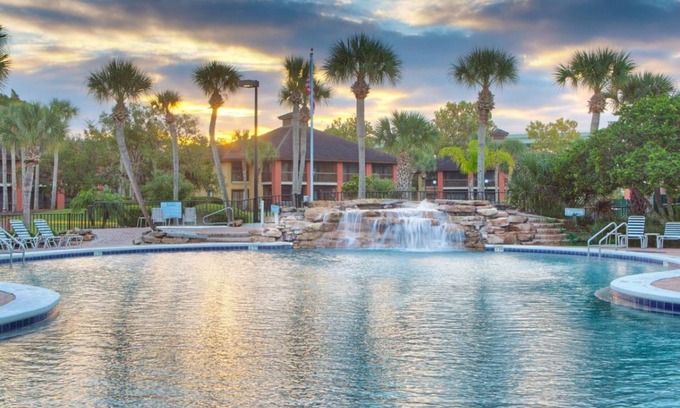 Palm Coast Hotel | Coastal Getaway! Two Great Units, Pool, Parking