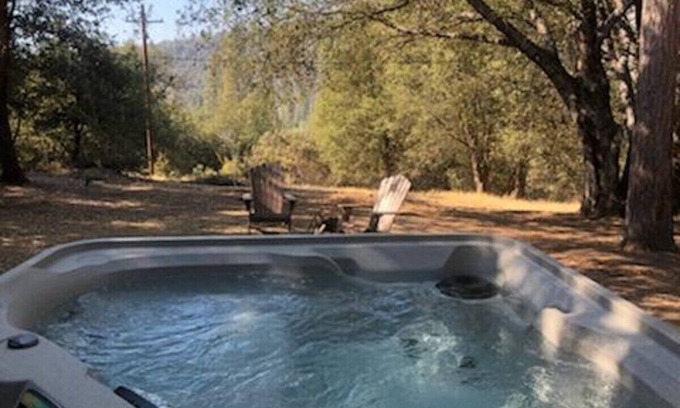 Mariposa Cottage | Cody's Comfy Cottage and Spa near Yosemite National Park