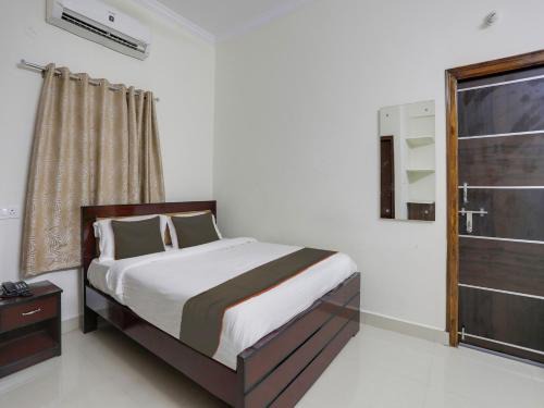 Hyderabad Hotel | Collection O SVS Grand Guest House