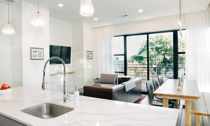 South Congress Hotel | Colton House Hotel