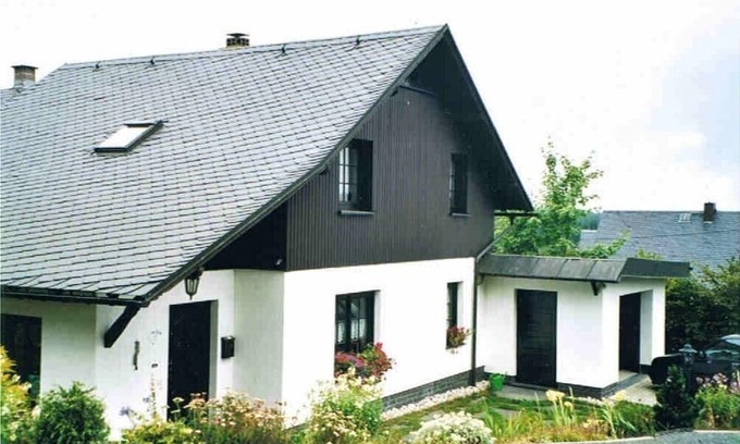Muhlleithen House | comfortable in a quiet, wooded area, hiking and biking directly from the holiday home
