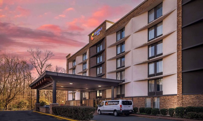 Executive Park Hotel | Comfort Inn Charlotte Airport Uptown