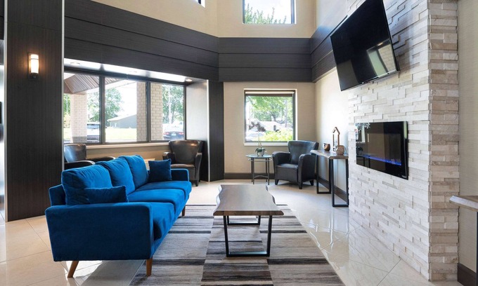North Bay Hotel | Comfort Inn Lakeshore