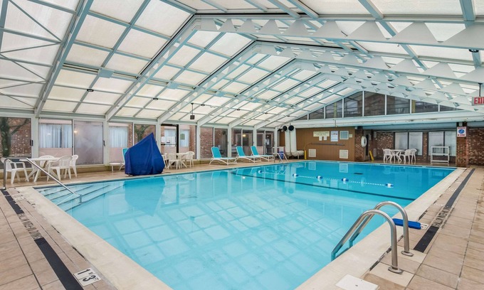 O'Hara Township Hotel | Comfort Inn & Suites