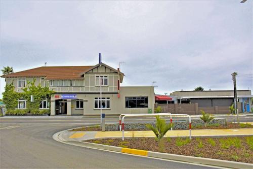 Westshore Hotel | Comfort Inn Westshore Beach