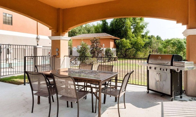 Lafayette Hotel | Comfort Suites Oil Center