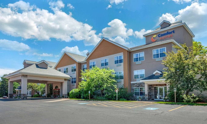 Marquette Hotel | Comfort Suites