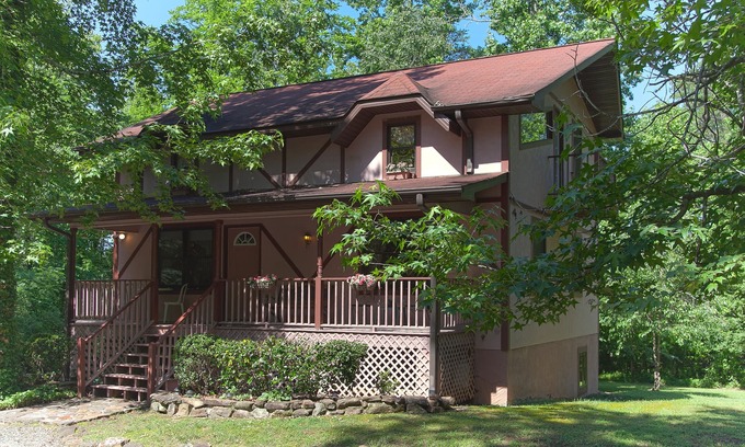Columbus House | Comfortable Chalet Near TIEC - Full Amenities & Pets