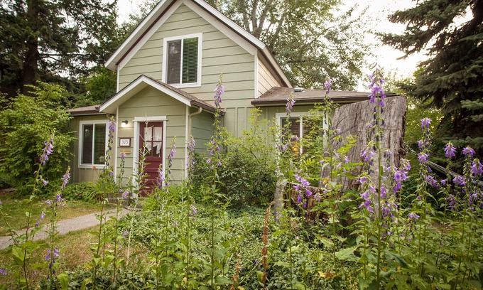 Moscow House | Comfortable Moscow Retreat