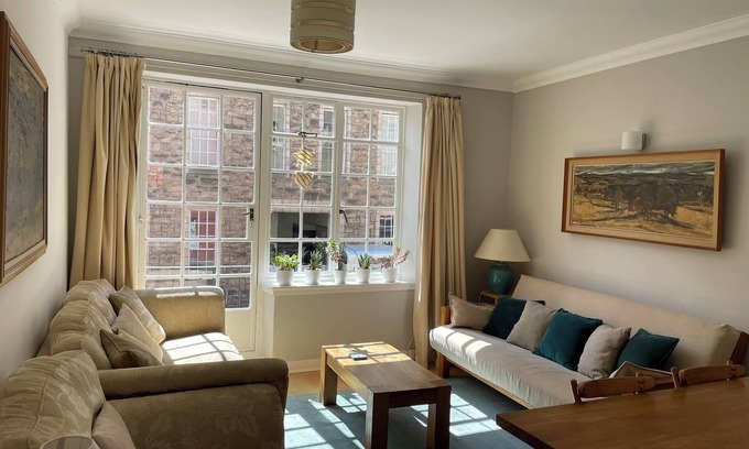 Old Town Apartment | Comfortable Royal Mile apartment