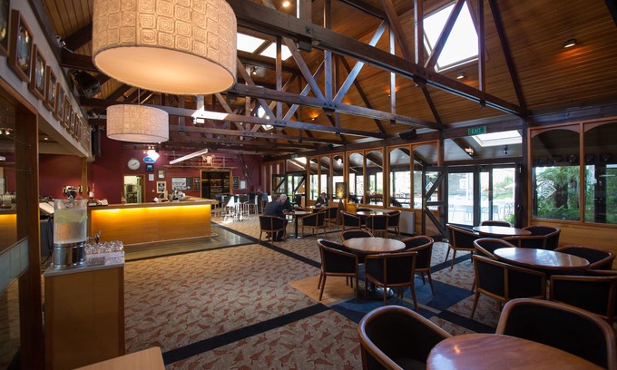 Burnside Hotel | Commodore Airport Hotel