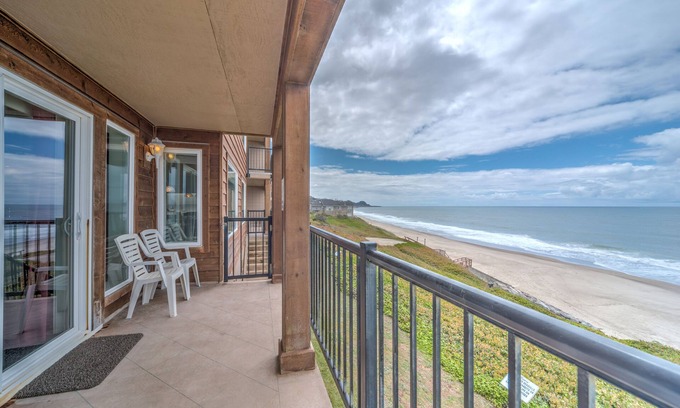 Lincoln Beach Condo | Condo #29 has AMAZING unsurpassed views of the Pacific Ocean!
