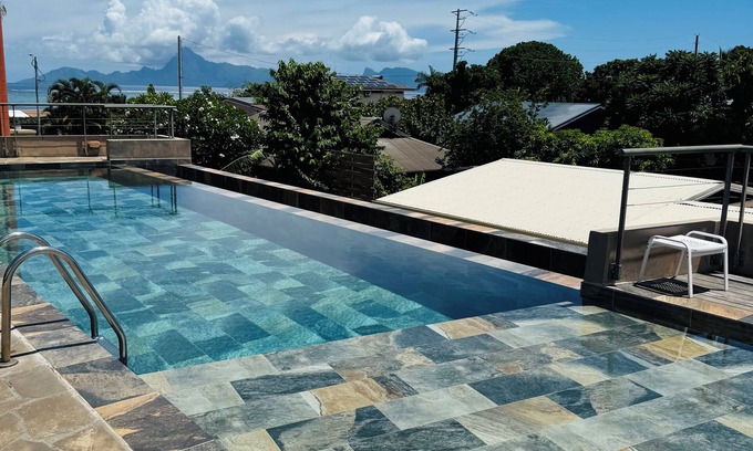 Punaauia Apartment | Condo in Punaauia "Vue Moorea + Piscine" opposite the Anita caravan