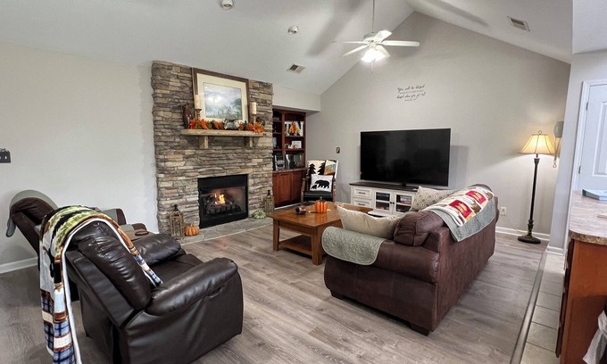 Pigeon Forge Cottage | Condo w/garage close to everything just off the Parkway in Pigeon Forge, TN