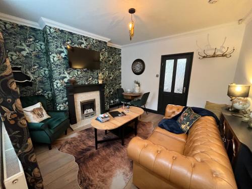 Barnsley House | Contemporary & Chic inner terrace 5 mins from Barnsley town centre