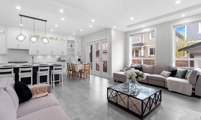 Yorkson House | Contemporary Luxury modern charming retreat