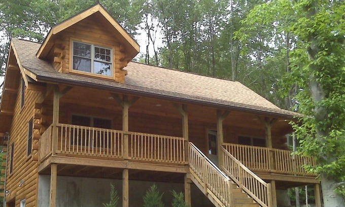 Wallenpaupauk Lake Estates Cabin | Contemporary Log Cabin : *2 Blocks* from Lake Wallenpaupack, Located in WLE