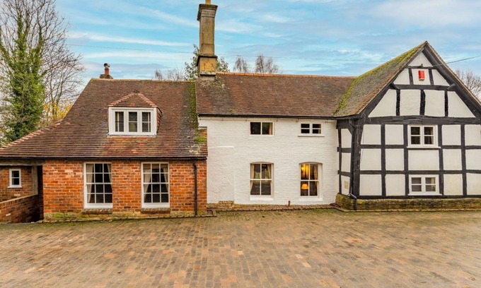 Ashton Under Hill Cottage | Coppice House - Pet Friendly near Broadway