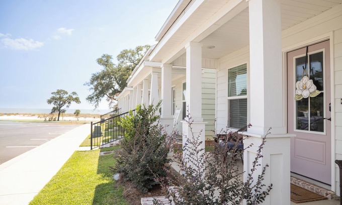 Biloxi House | Coral Breeze - steps from the Beach in the heart of Biloxi w/pickleball court!