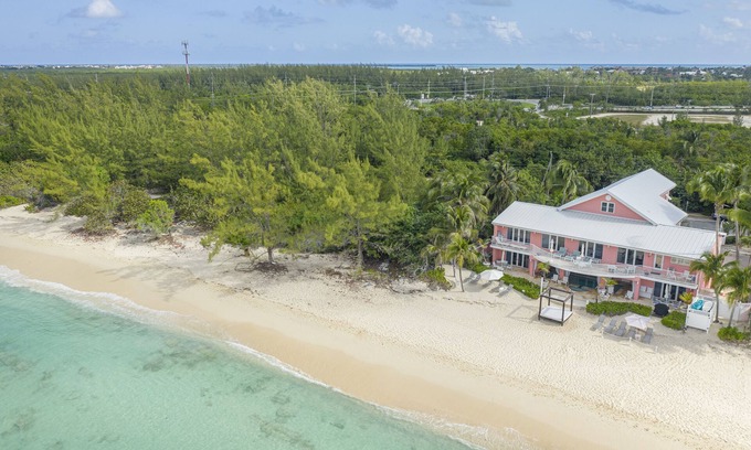 Seven Mile Beach Villa | Coral Reef is directly on Seven Mile Beach - Exclusively by Cayman Villas!