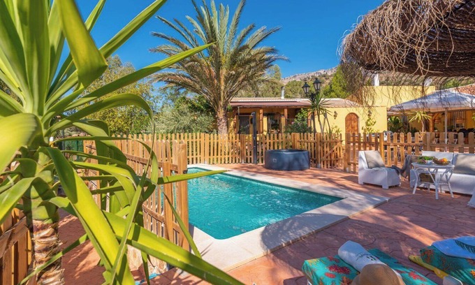 Antequera Villa | Cortijo el Alcornocal Villanueva de la Concepción by Ruralidays