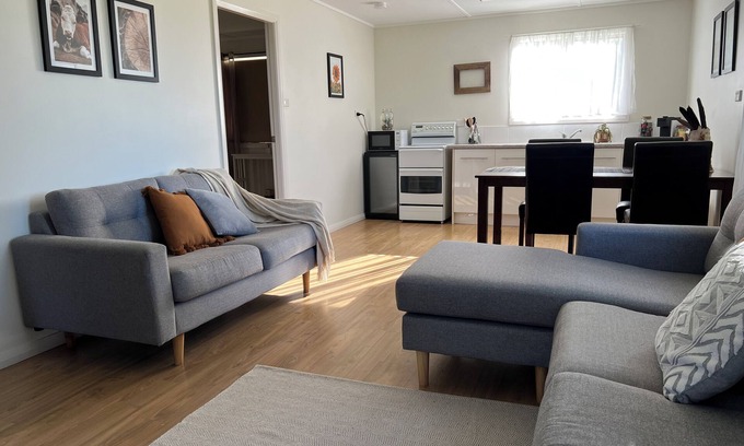 Dora Creek Cottage | Cosey country cabin by the lakenWithin 2 hours of Sydney