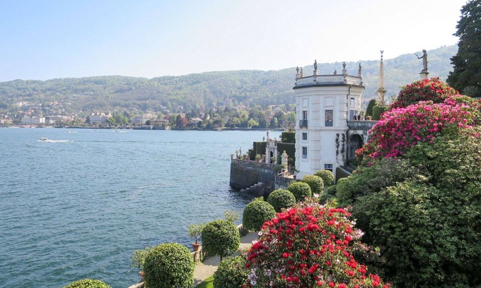 Stresa Apartment | Cosy apartment for 4 guests with WIFI, pool, TV and terrace
