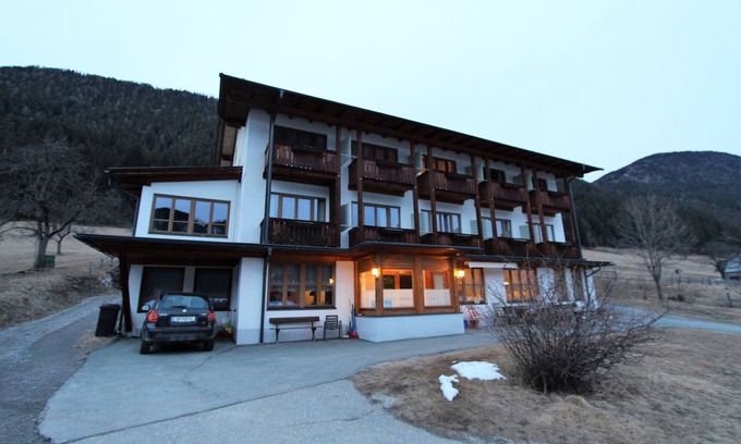 Neusach Apartment | Cosy Apartment in Weissensee near Ski Lift