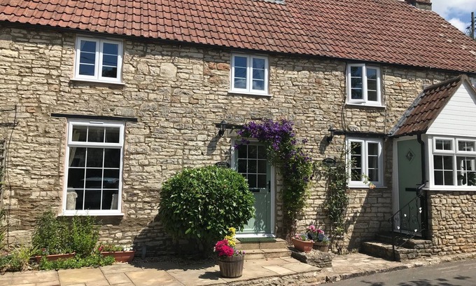 Compton Dando Cottage | Cosy Cottage In Village Location Surrounded By Beautiful Countryside