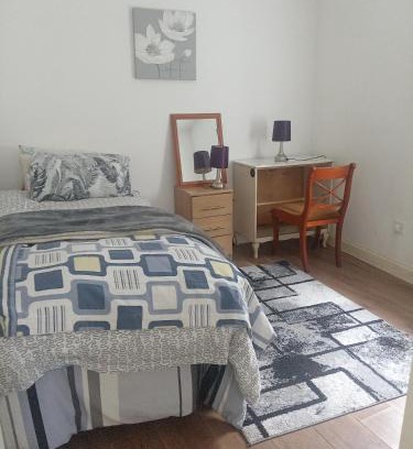 West Thornton Apartment | Cosy room