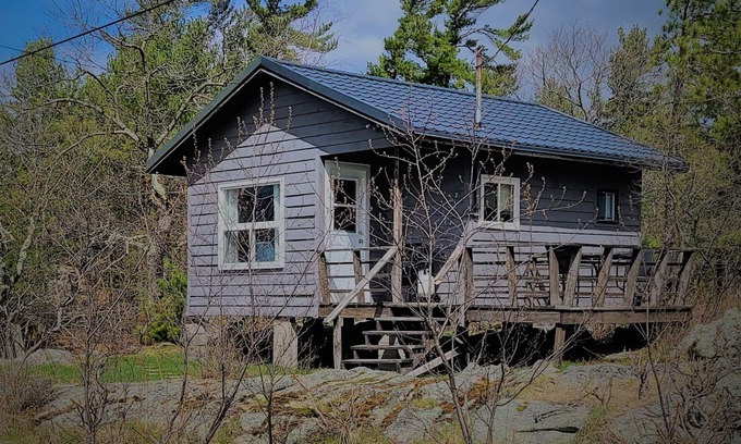 Carling Cabin | Cottage 2 -1 Bedroom cottage at Katawoda Cottages