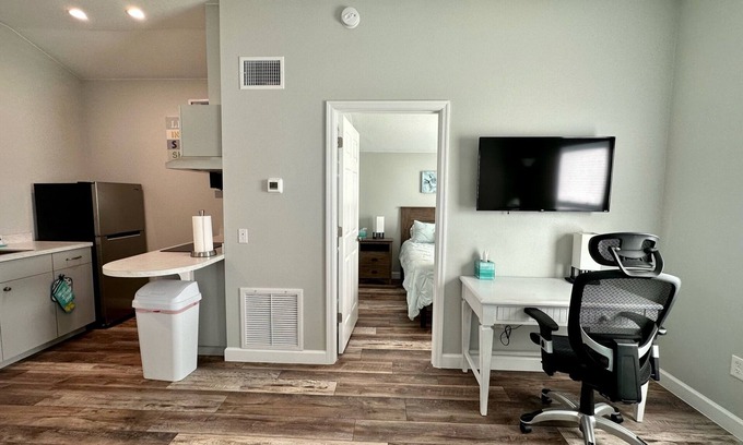 Tavares Cottage | Cottage 23: The Lighthouse - Waterfront Lodging in Downtown Tavares, FL