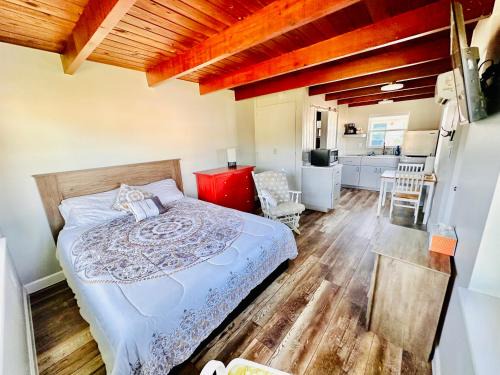 Tavares House | Cottage 33, Pineapple Place - Dora Canal Court - a downtown, waterfront community